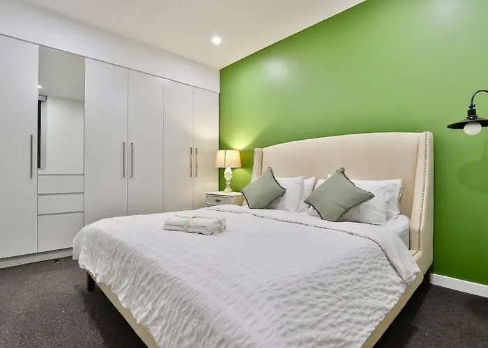 Lumiere Sanctuary - Antique Elegance With Parking