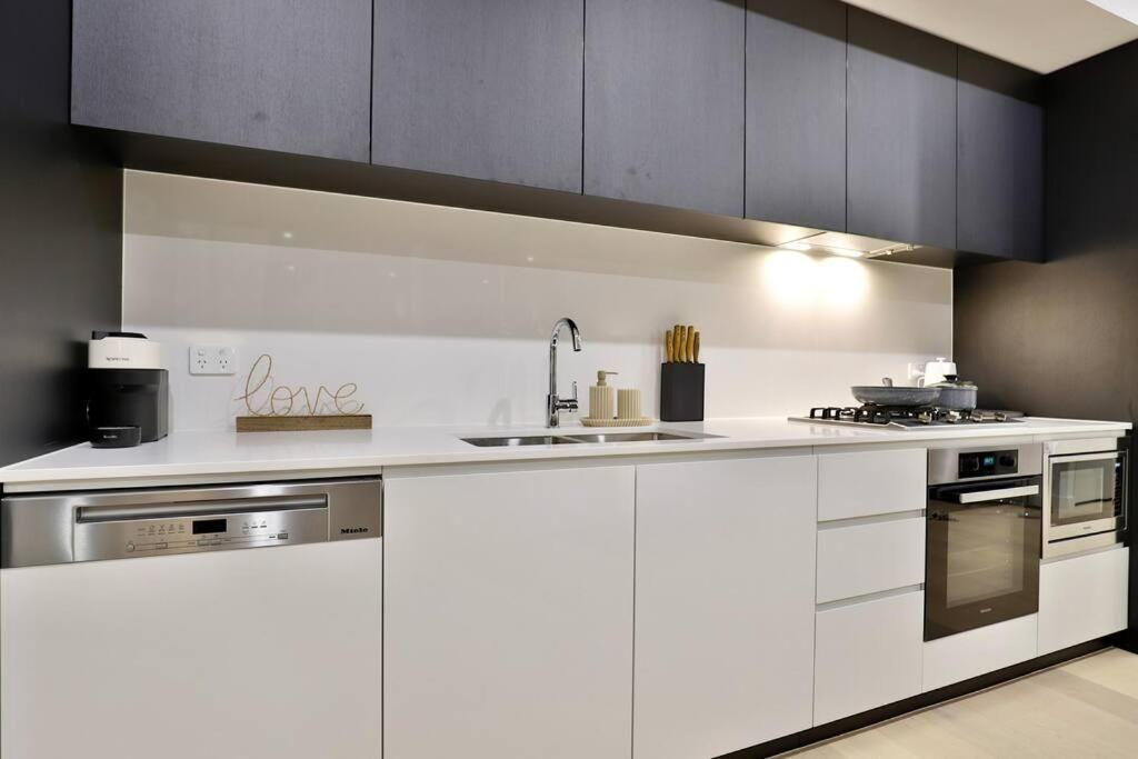 Apartment Lumiere Sanctuary - Antique Elegance With Parking